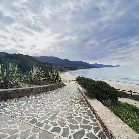 For 6 People Near The Sea Alguer